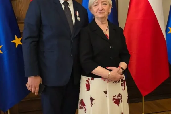 Burmistrz Koluszek Waldemar Chałat uhonorowany Odznaką Honorową za zasługi dla samorządu