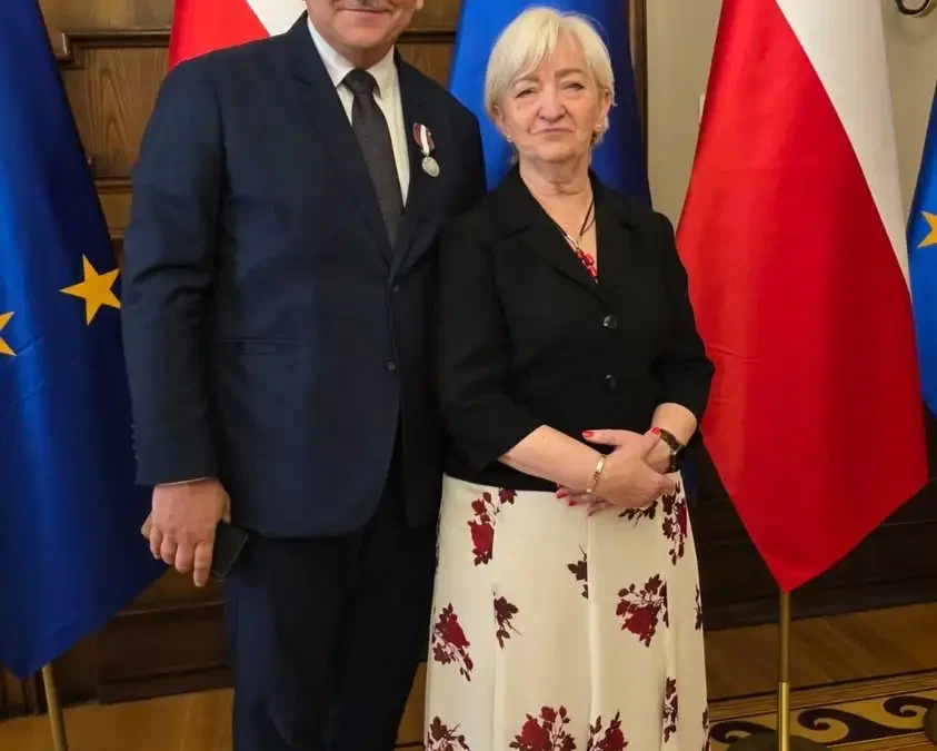 Burmistrz Koluszek Waldemar Chałat uhonorowany Odznaką Honorową za zasługi dla samorządu