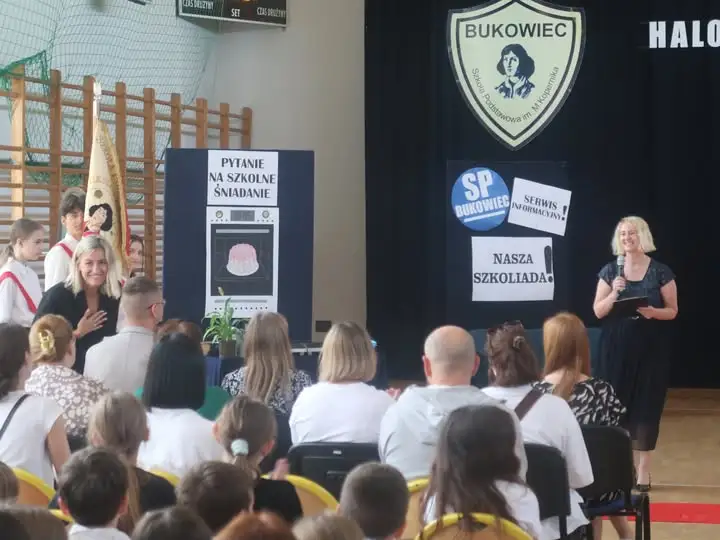 Święto Szkoły w Brojcach: Uczniowie klas 5a i 5b zachwycili przedstawieniem