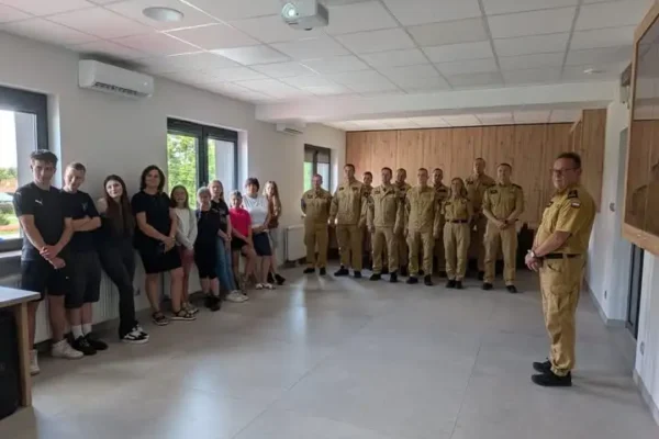 Młodzież z powiatu zduńskowolskiego nagrodzona w ogólnopolskim konkursie strażackim