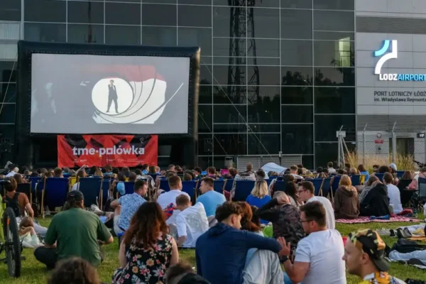 Wieczór z Bondem na łódzkim lotnisku – było widowiskowo!
