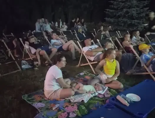 Kino plenerowe i grill w Starowej Górze – udana integracja mieszkańców