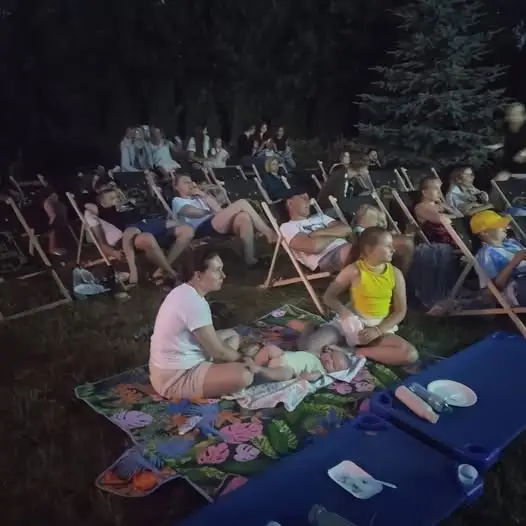 Kino plenerowe i grill w Starowej Górze – udana integracja mieszkańców