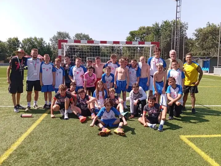 Granollers Cup 2026: Młodzi piłkarze ręczni z Anilany odpadli po dogrywce z późniejszym mistrzem