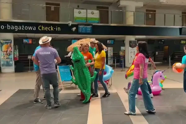 Życzenia wakacyjne z łódzkiego lotniska – „Misja: Wakacje” rozpoczęta