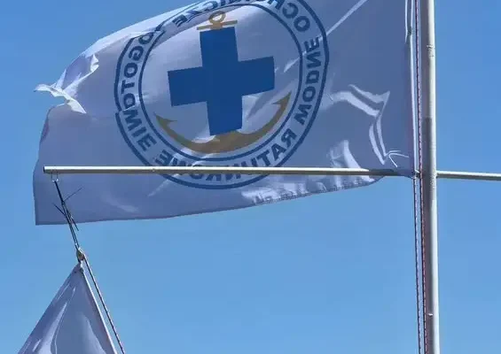 Policjanci z Radomska promują bezpieczne wakacje nad wodą