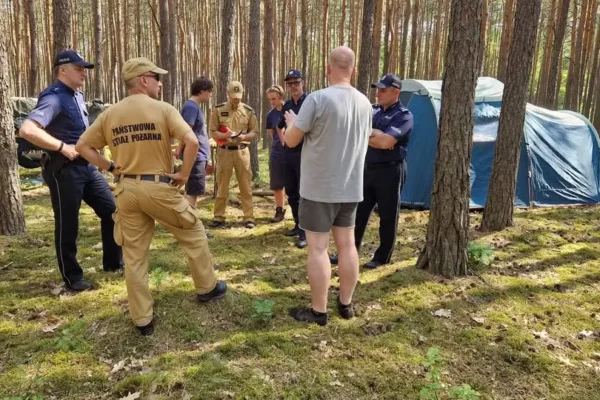 Policja i straż pożarna kontrolują obóz harcerski w Drzewocinach