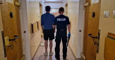 Obcokrajowiec próbował ukraść robota koszącego, uruchomił alarm i uciekł