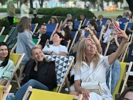 TME Polówka x UniLodz: Kino plenerowe startuje 7 lipca w Parku Pałacu Biedermanna