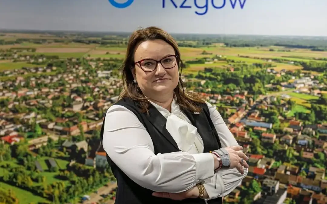 Rzgów: urzędniczka walczy z hejtem w sądzie – sprawa przeciw anonimowym komentatorom