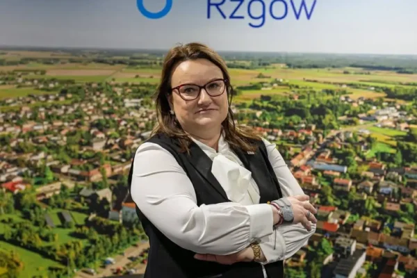 Rzgów: urzędniczka walczy z hejtem w sądzie – sprawa przeciw anonimowym komentatorom