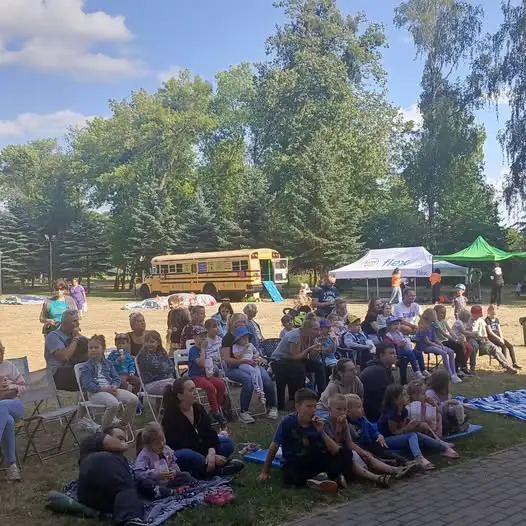 Plenerowy spektakl „Pinokio” i wakacyjne atrakcje w Brojcach