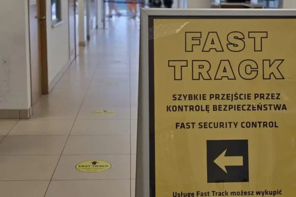 Fast Track na lotnisku w Łodzi – szybciej przez kontrolę bezpieczeństwa