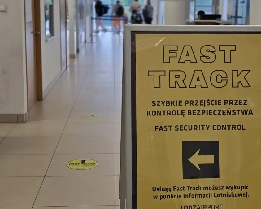 Fast Track na lotnisku w Łodzi – szybciej przez kontrolę bezpieczeństwa