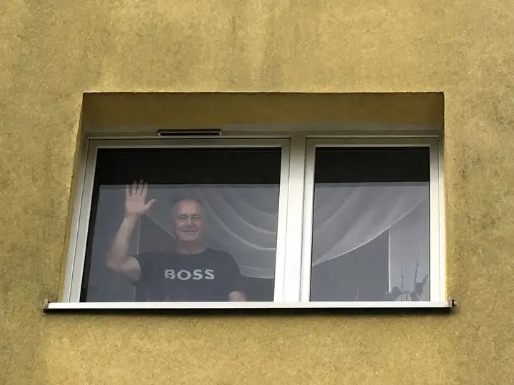 Fałszywy alarm na osiedlu – machanie do dziecka wzięte za wołanie o pomoc