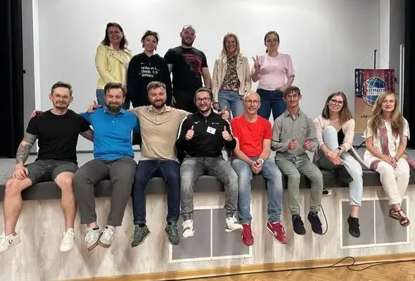 Ucz się przemawiania na scenie – dołącz do nas w każdy czwartek