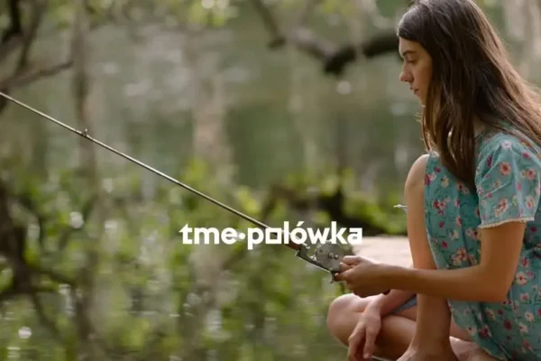 TME Polówka z UniLodz: kino pod chmurką w parku Pałacu Biedermanna