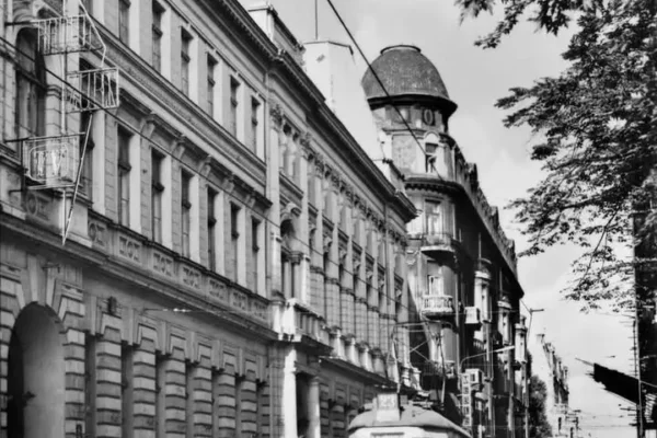 Historia ulicy Tuwima w Łodzi – od Przechodu do patrona poety