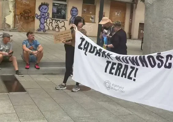 Protest w Łodzi przeciwko wetu prezydenta ws. ustawy o osobie najbliższej