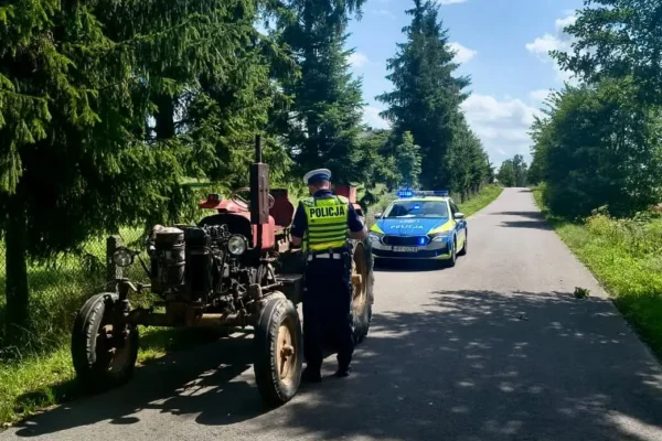 57-latek uciekał przed policją ciągnikiem rolniczym. Był pijany i nie miał prawa jazdy