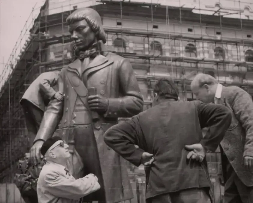 Pomnik Kościuszki w Łodzi: historia i symbolika monumentu na pl. Wolności