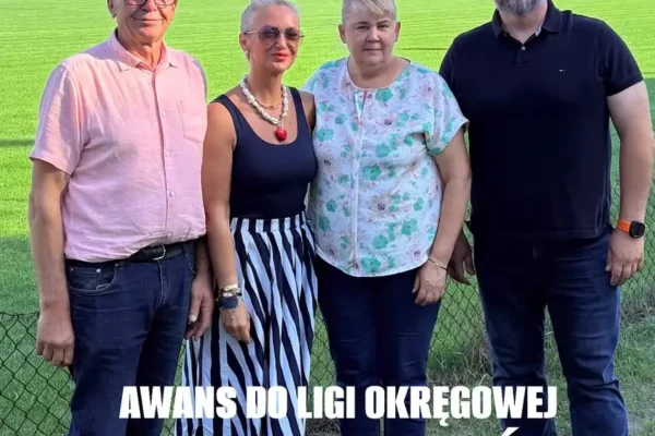 KS Rosa Rosanów świętuje awans do ligi okręgowej – gratulacje od AKS SMS Łódź