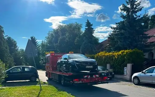 Policjanci z Łodzi zatrzymali dwóch złodziei samochodów. Odzyskali mienie warte 350 tys. zł