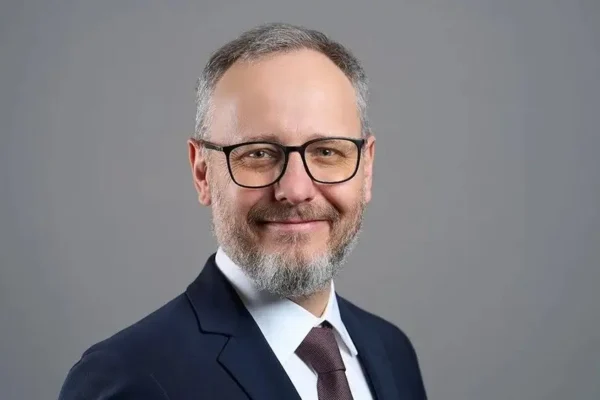 Czy sztuczna inteligencja jest ponad prawem? Prof. UŁ wyjaśnia