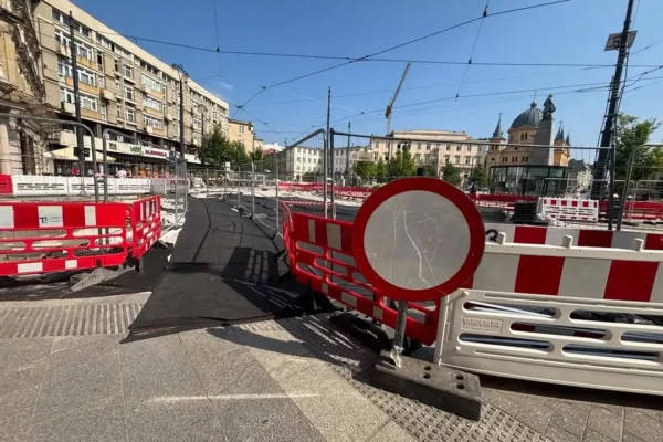 Remont Placu Wolności w Łodzi: wybrzuszenia znikną w dwa tygodnie