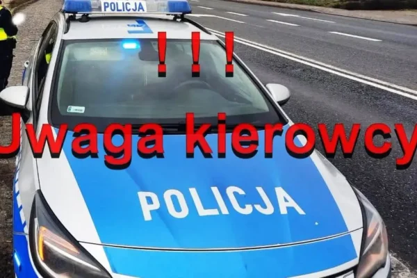 Zablokowana droga powiatowa Opoczno – Sitowa po zderzeniu trzech pojazdów