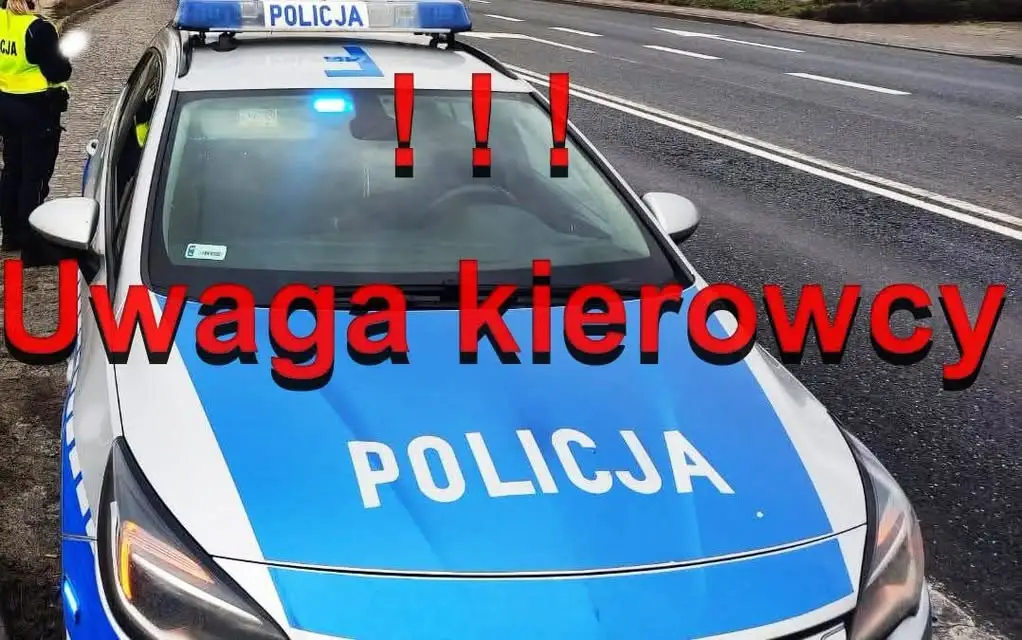 Zablokowana droga powiatowa Opoczno – Sitowa po zderzeniu trzech pojazdów