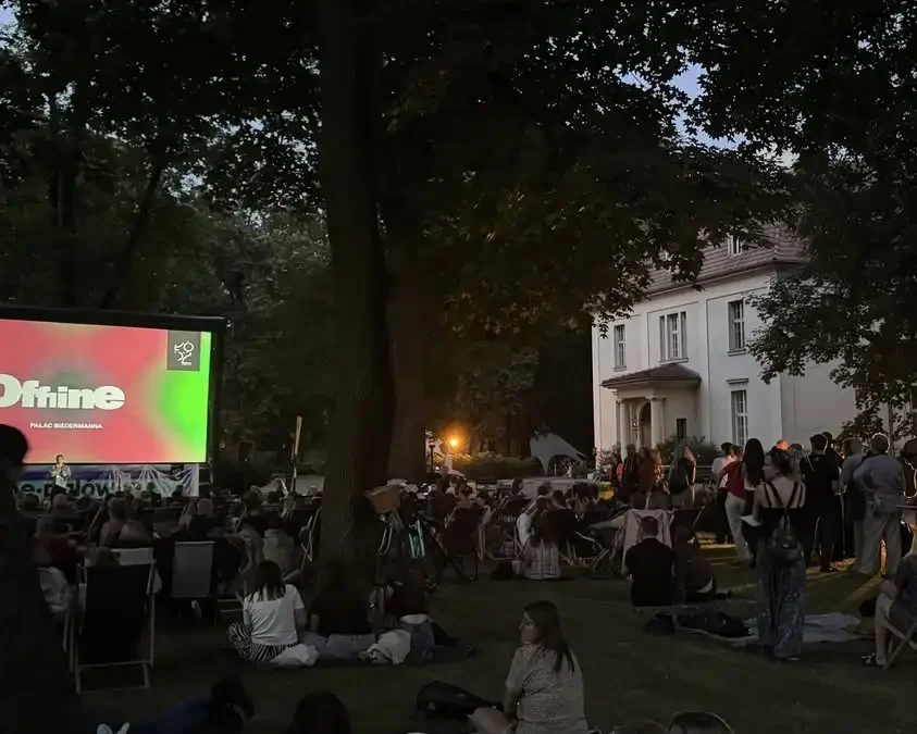 Dwa filmowe wieczory pod chmurką w Pałacu Biedermanna – ostatnie seanse w tym sezonie