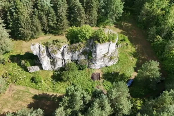 Archeolodzy z UŁ odkrywają tajemnice zamku w Przewodziszowicach