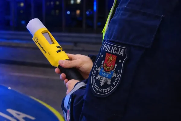 Nietrzeźwy kierowca z cofniętymi uprawnieniami zatrzymany w Łasku
