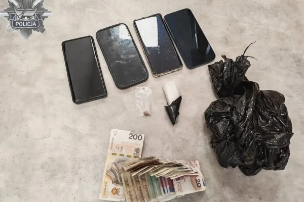 Łódzcy policjanci zatrzymali dwóch mężczyzn z narkotykami