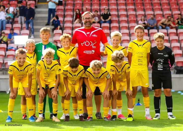 Młodzi piłkarze AKS SMS Łódź triumfują w finale Łódź Soccer Camp