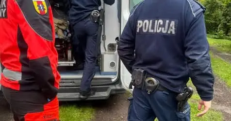 86-letnia seniorka odnaleziona w lesie dzięki szybkiej akcji policji z Koluszek