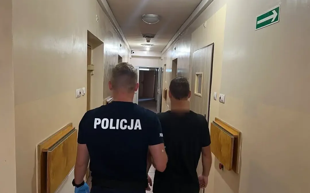 Kradzież alkoholu doprowadziła do zatrzymania dwóch osób poszukiwanych
