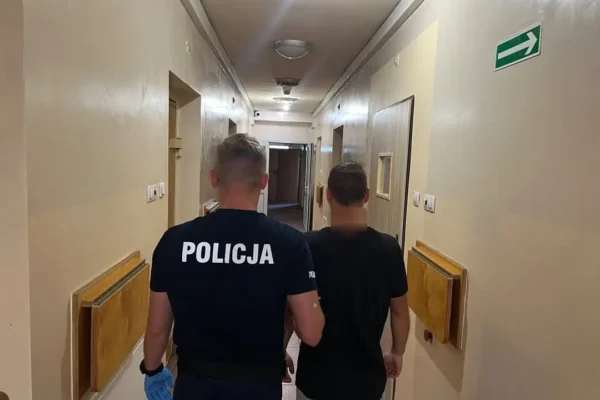 Kradzież alkoholu doprowadziła do zatrzymania dwóch osób poszukiwanych