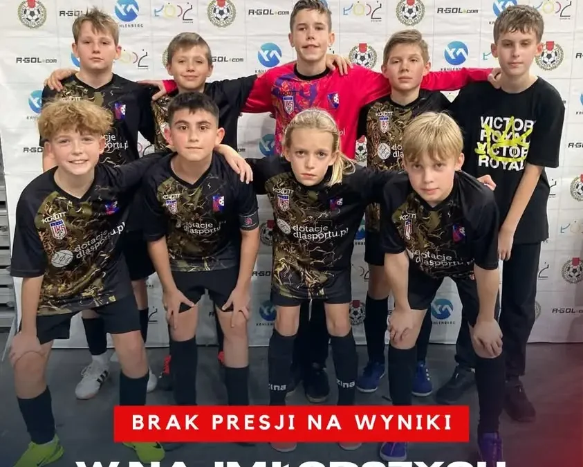 Trening piłkarski dla dzieci w Łodzi bez presji wyniku – filozofia UKS 35 Kolejarz