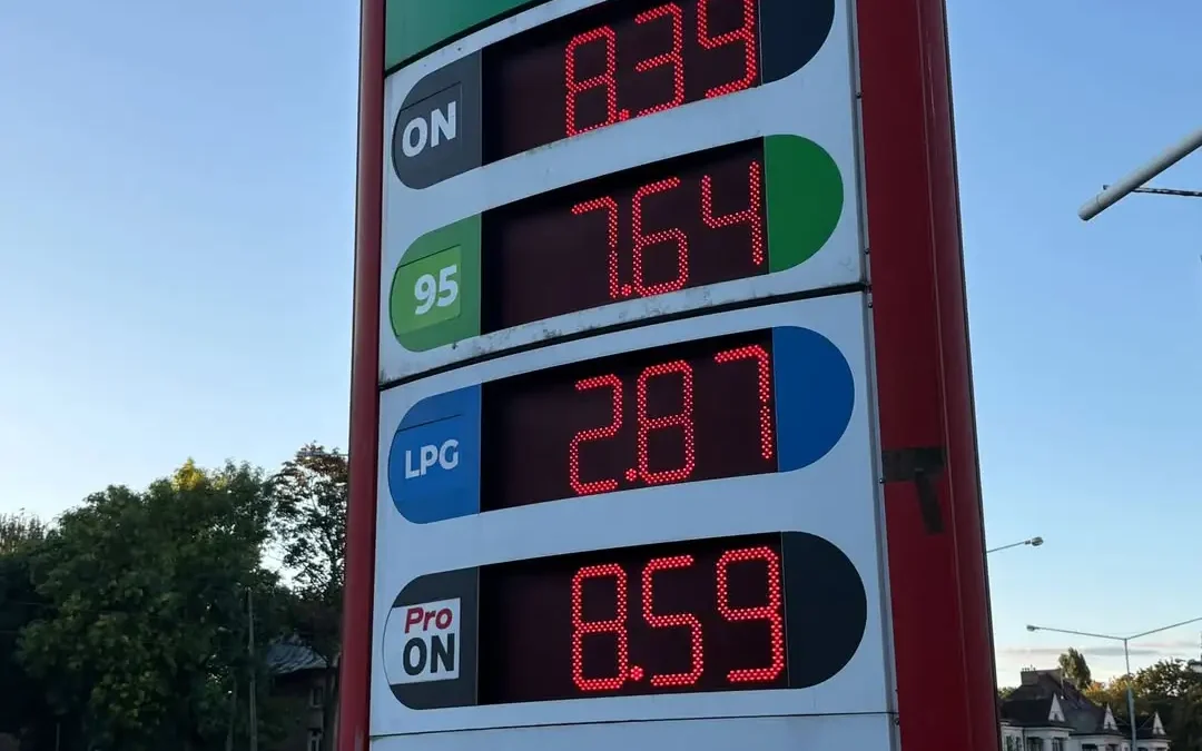 Koniec tańszego tankowania: VAT na paliwa wrócił do 23%, ceny na stacjach wzrosły