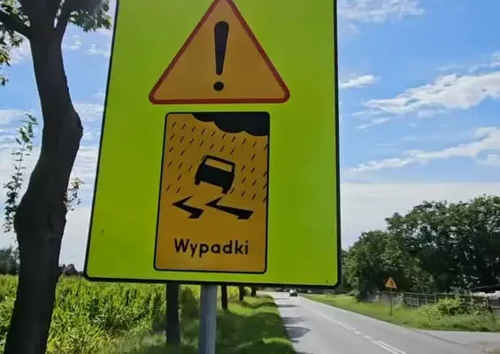 Dziurawa droga w Zapolicach: kierowcy zmuszeni do objazdów, mieszkańcy czekają na remont