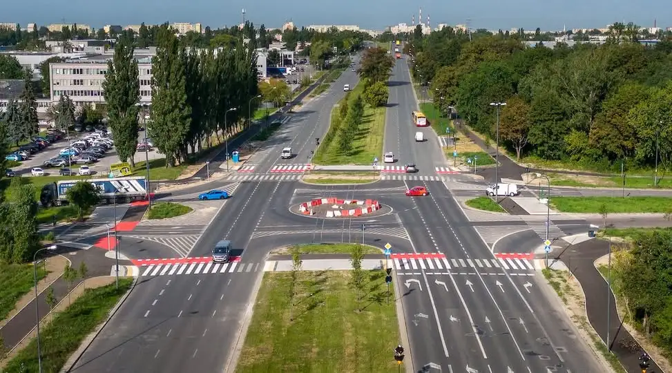 Rondo turbinowe na skrzyżowaniu Dąbrowskiego i Lodowej w Łodzi – koniec z kolizjami?