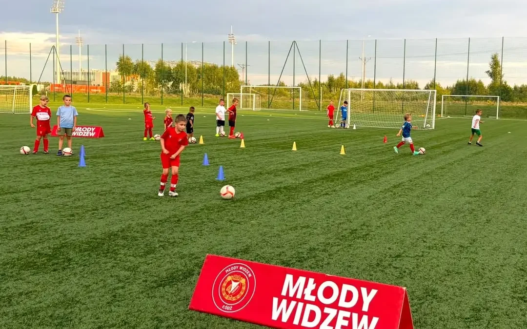 Treningi Młodego Widzewa Brójce dla roczników 2018-2021 – zapisy trwają