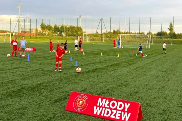 Treningi Młodego Widzewa Brójce dla roczników 2018-2021 – zapisy trwają