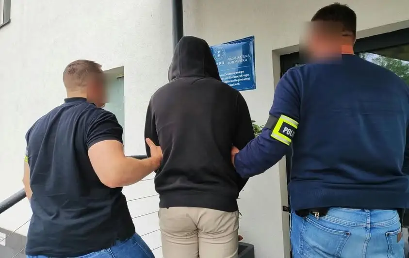 Zatrzymania w Łodzi: dwaj mężczyźni podejrzani o próbę wyłudzenia dotacji unijnych