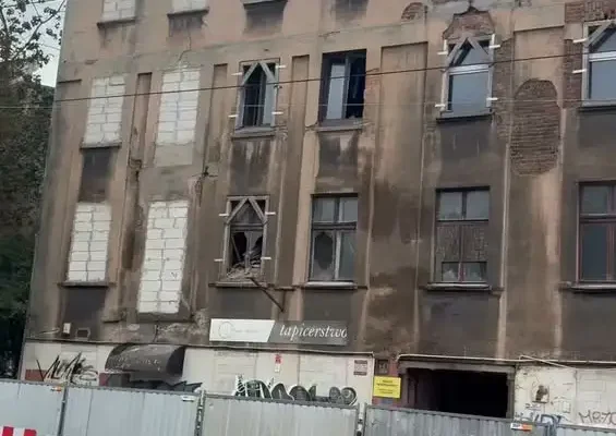 Zawaliła się część kamienicy przy ul. Zgierskiej. W oficynach nadal mieszkają ludzie