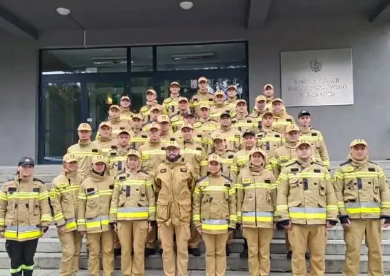 Policjanci z Sieradza szkolili strażaków z kierowania ruchem drogowym
