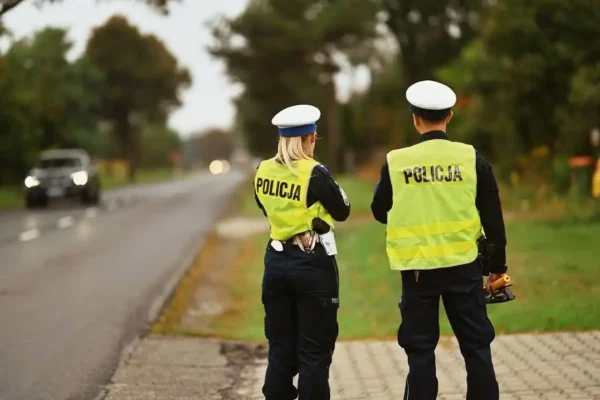 14-latek prowadził auto bez świateł. Matka siedziała obok