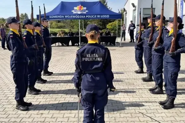 Uczniowie z Ostrowa najlepsi w musztrze – jadą na ogólnopolski finał